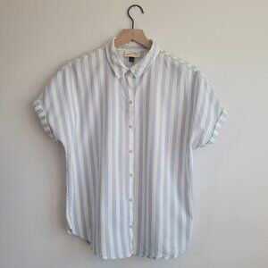 Universal Thread Women’s Striped Button-Up Shirt (Medium)